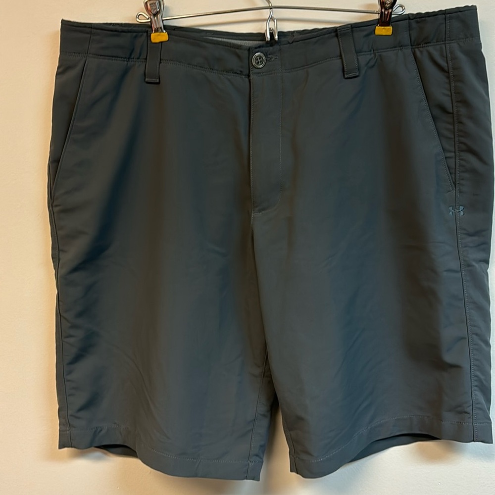 Under Armour men’s golf shorts size 40 grey
